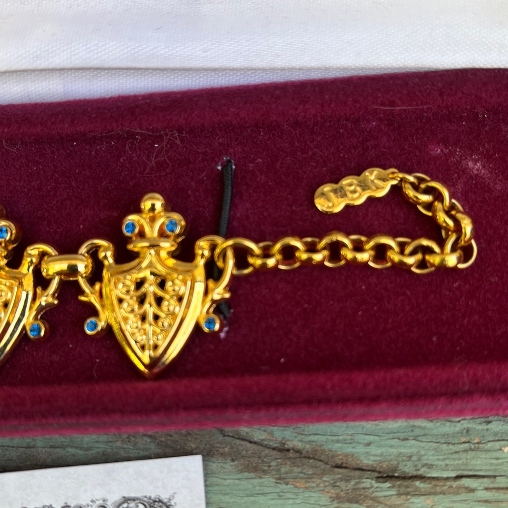 Camrose & Kross 18k gold-plated French Herald bracelet. - Picture 4 of 9